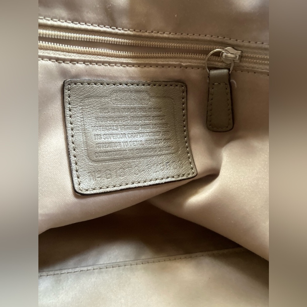 Coach Bag - Picture 4 of 10